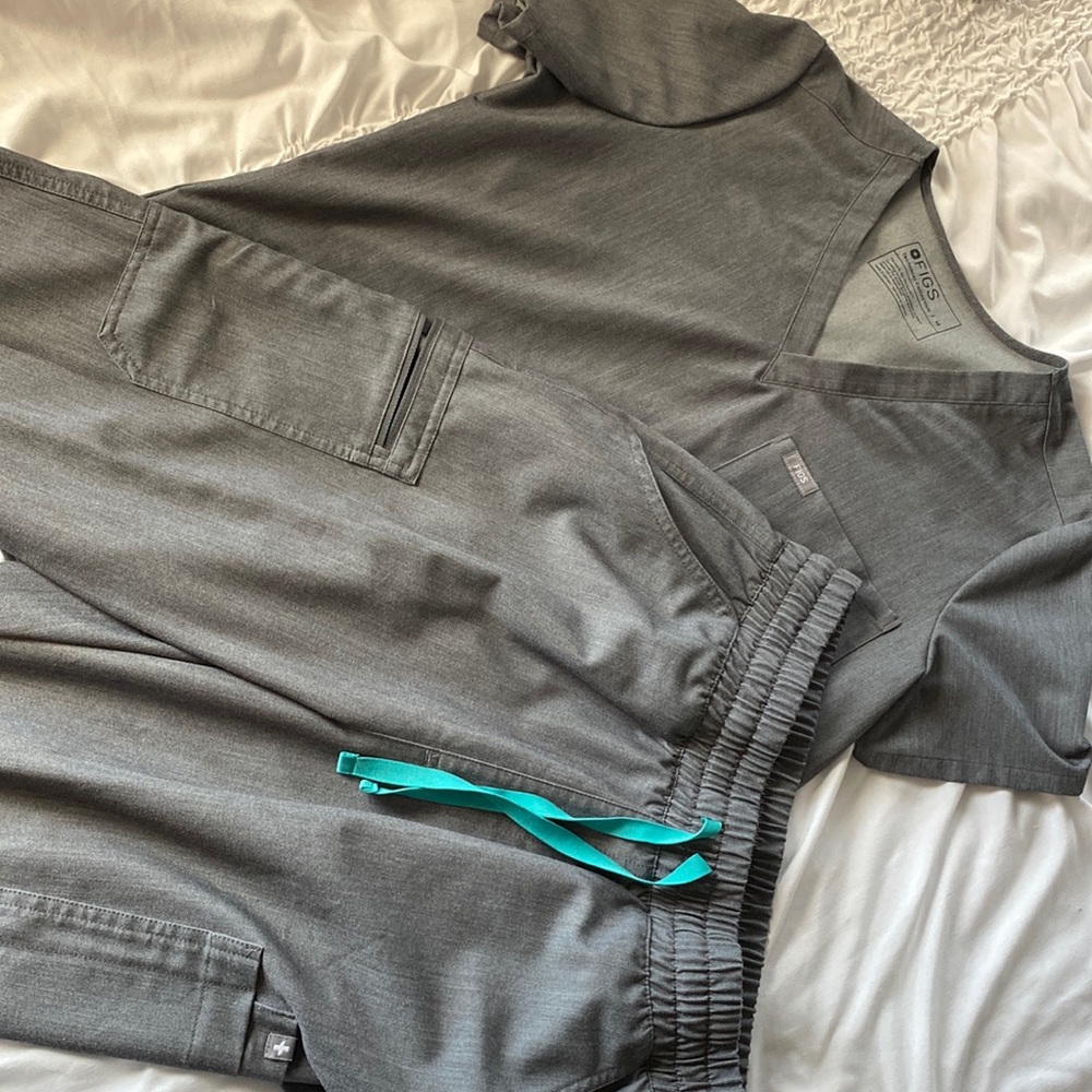 Figs Medium Scrub Set